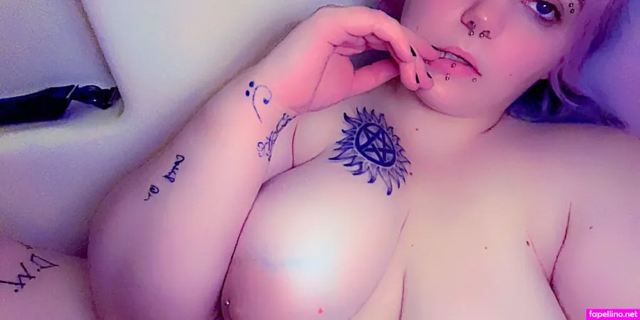 Witchybitchy420 OnlyFans Thumbnail #2qYHsNuS7f