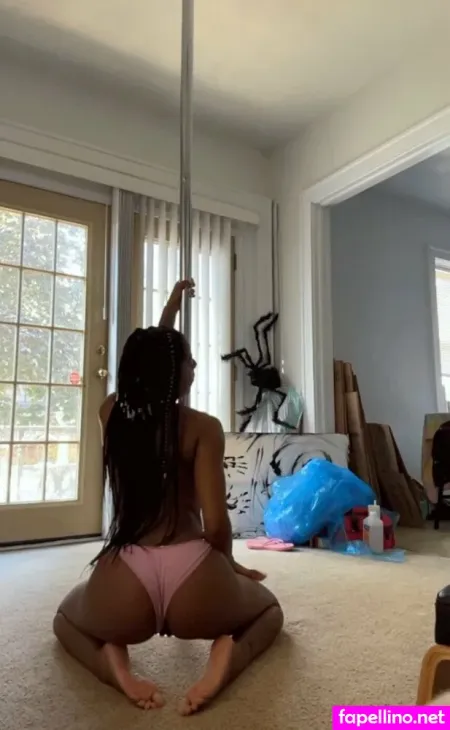 Wolfe Izzy OnlyFans Thumbnail #GtMzv9NPBX