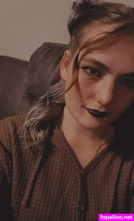 Wolfgirl18 OnlyFans Thumbnail #NwmIoqceRl