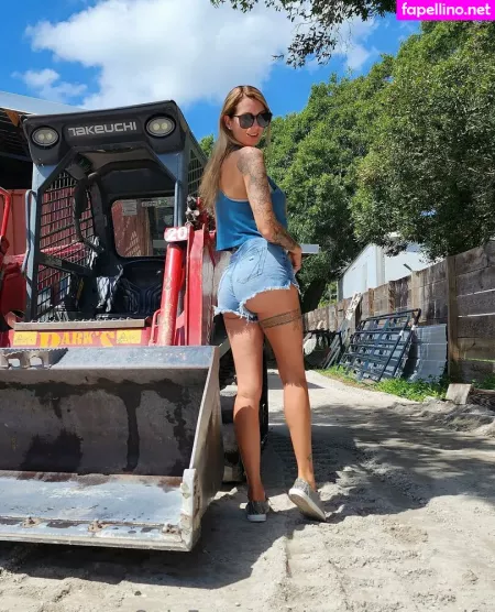 Woodsman Wife OnlyFans Thumbnail #gMcaccSOuM