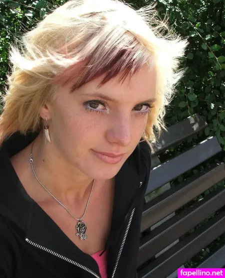 Worldoffeet OnlyFans Thumbnail #1fq0snKjBc