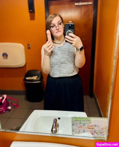 Worthlessholes OnlyFans Thumbnail #Z0v7HTZwUF