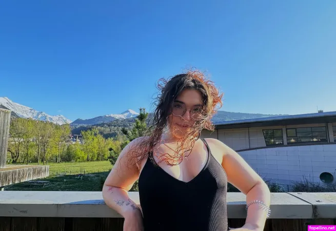 Wowkaroliine OnlyFans Thumbnail #0y1fnoDoaL