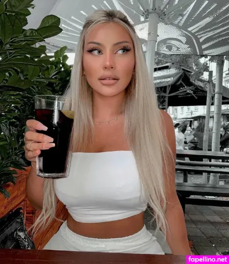 X Bellle X OnlyFans Thumbnail #yIajpU8RFo