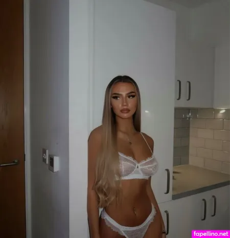 Xabbiexhallx OnlyFans Thumbnail #XHBHKUeWm6