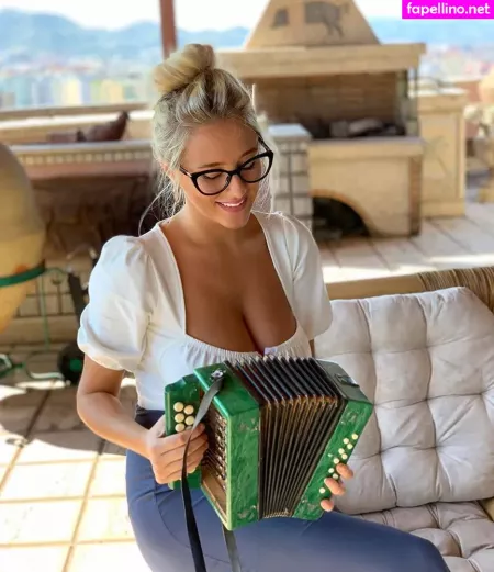 Xhulia Nio OnlyFans Thumbnail #0WyNEtquMx