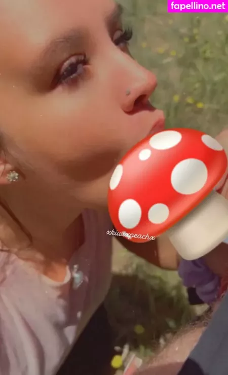 Xkiwixpeachx OnlyFans Thumbnail #4vFEbMzP7y