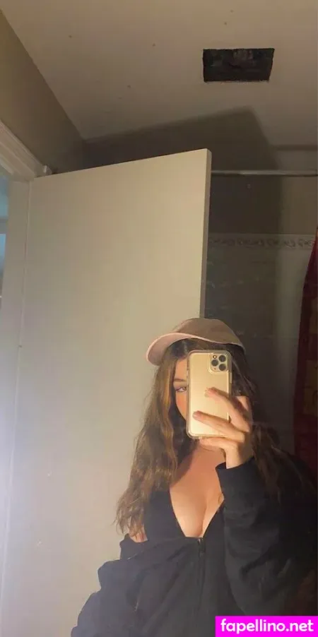 Xoscarlettx OnlyFans Thumbnail #hKyK3J7rn1