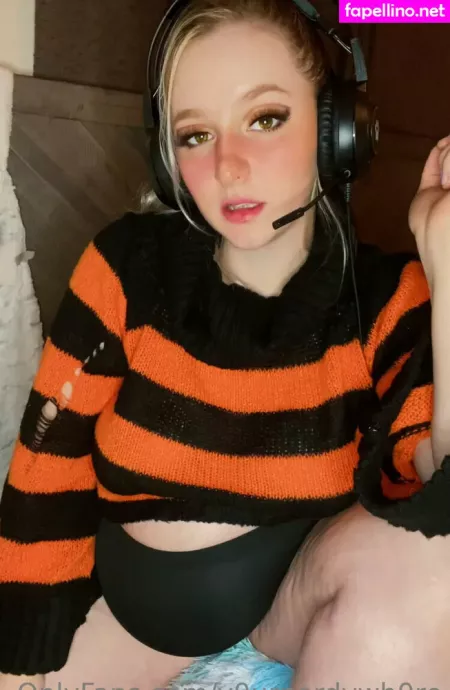 Y0urnerdywh0re OnlyFans Thumbnail #AqLmYfjbPo