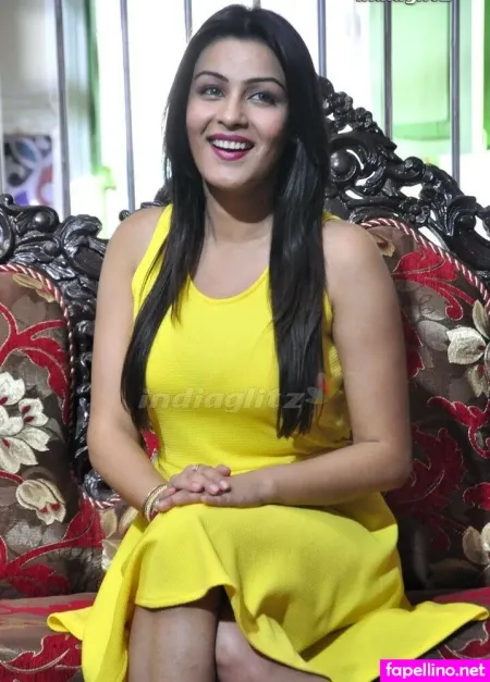 Yamini Malhotra photo