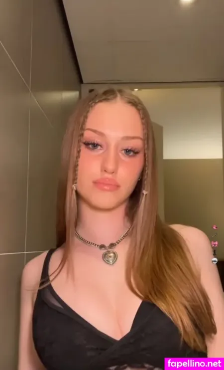 Yanaclare OnlyFans Thumbnail #CVNjWV9XDn