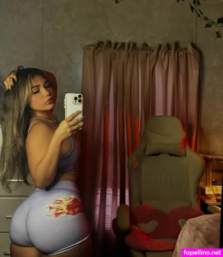 Yanelly OnlyFans Thumbnail #sOGg5DmUll