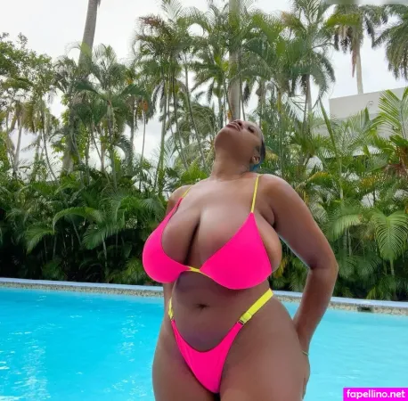 Yani The Body OnlyFans Thumbnail #M9nSGW7xic