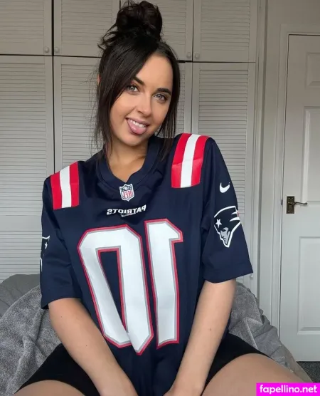 Yasbakervip OnlyFans Thumbnail #CBfvMRM8xz