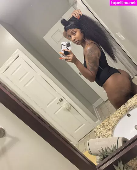Yasmeanmonique OnlyFans Thumbnail #jgy1ADP7nv