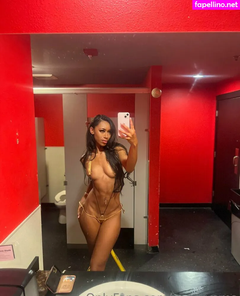 Queen Yasmeena, yazzylonglegs, yazzyyams Nude Leaked OnlyFans Photo #EfFOxOiL61