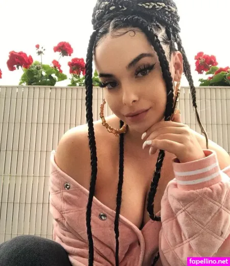 Yeezluise OnlyFans Thumbnail #glaaZLXWP5