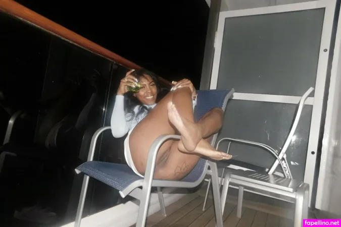 Yelliebich OnlyFans Thumbnail #g1JV87e03l