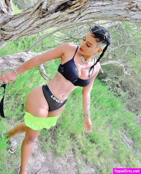 Yeraldincom1oficial OnlyFans Thumbnail #Xfg6jceTfX