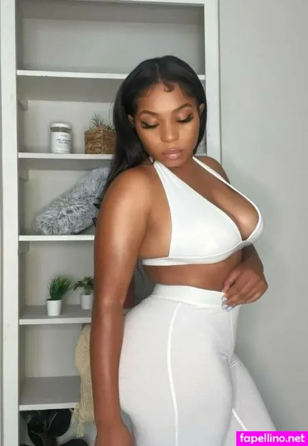 Yesprettyb OnlyFans Thumbnail #UKbsYyPIG5