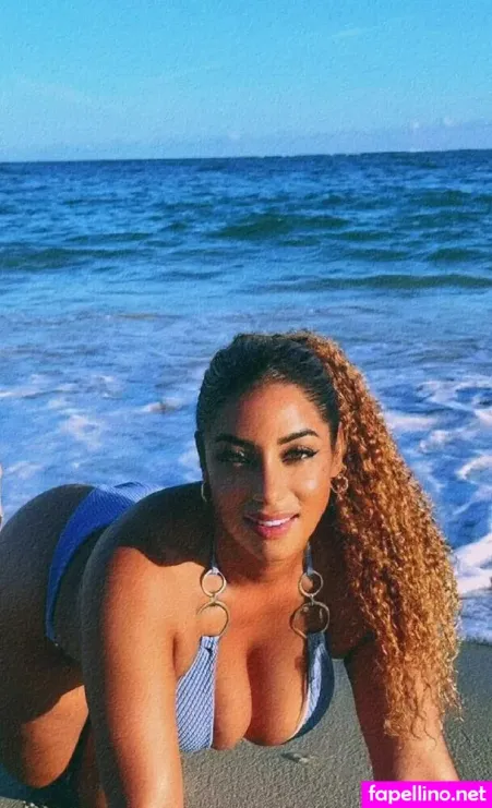 Yina Menez Main Profile Photo