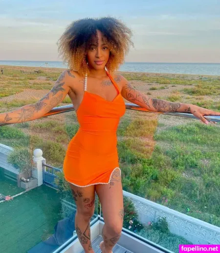 Yinka Bokinni OnlyFans Thumbnail #r9CutXaHEd