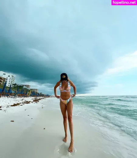 Yodelinghaley OnlyFans Thumbnail #W6fjJNM8pF