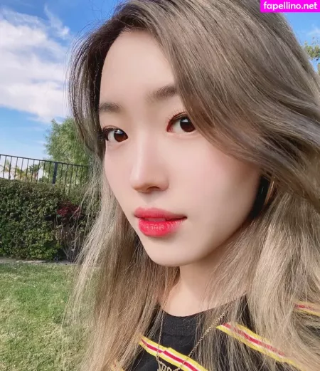 Yoojin OnlyFans Thumbnail #c2XAVFCDLv