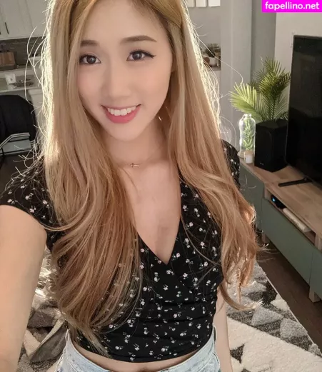 Yougelly OnlyFans Thumbnail #4o7pZjwYPp