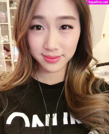 Yougelly OnlyFans Thumbnail #68RTiv1aWp