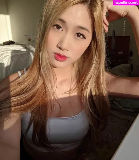 Yougelly OnlyFans Thumbnail #RWRYrNesHy