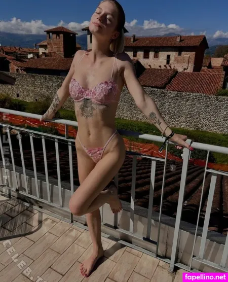 Younglily Official OnlyFans Thumbnail #PCWnRIhUry