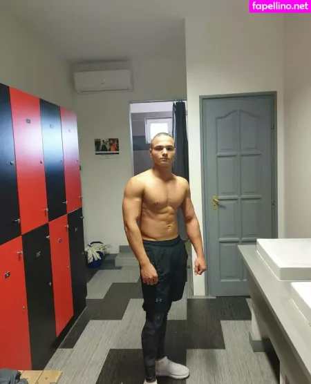 Youngmusclegrowingboy OnlyFans Thumbnail #MEikvGmAK9
