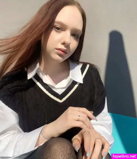 Youngy Nikki Vip OnlyFans Thumbnail #KbKGP3yco8
