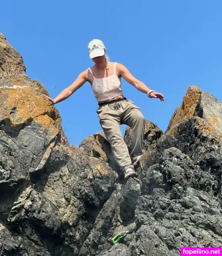 Your Bush Queen OnlyFans Thumbnail #XpR8bfgora