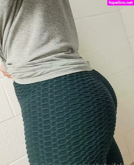 Your Hotwifefree OnlyFans Thumbnail #UaFxbnn5uE