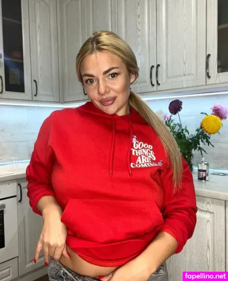 Your Yummy Mommy OnlyFans Thumbnail #i6kEBK7mud