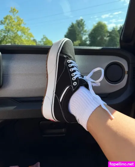 Yourbarefootbae OnlyFans Thumbnail #1zT7k4zGjC