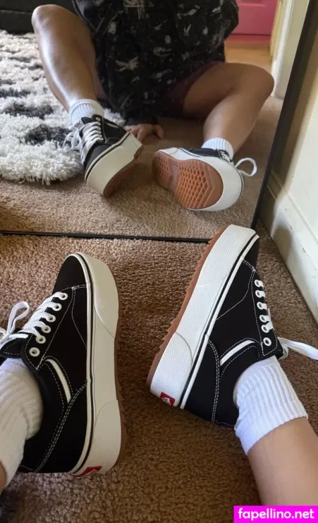 Yourbarefootbae OnlyFans Thumbnail #RdDBY9gP9A