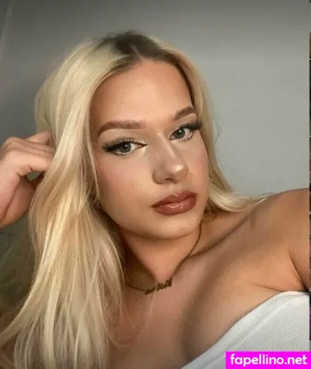 Yourblondiewiki OnlyFans Thumbnail #5LsZHjQKPo