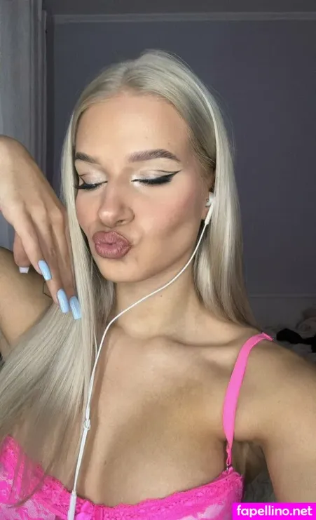 Yourblondiewiki OnlyFans Thumbnail #v3AsN08itR