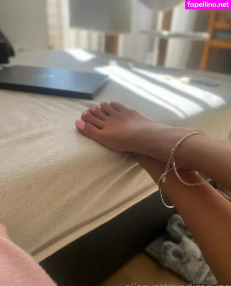 Yourelisen OnlyFans Thumbnail #9GxxBwg1N0