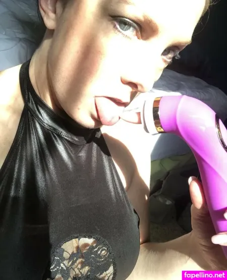 Yourhornyneighbor OnlyFans Thumbnail #w7vWP3owHM