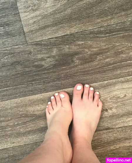 Yoursexyfootgirldes OnlyFans Thumbnail #F9FrFfs9AA
