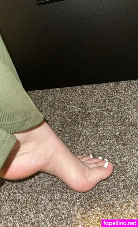 Yoursexyfootgirldes OnlyFans Thumbnail #pJx3FVmfZE