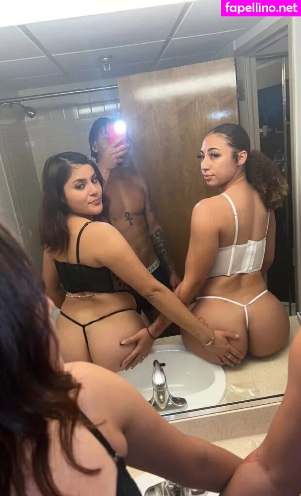 yumisakuralee, yumitsauri Nude Leaked OnlyFans Photo #GmMcUhahYN