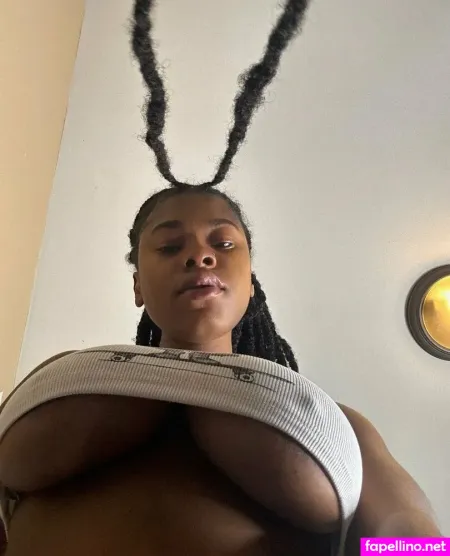 Yunique OnlyFans Thumbnail #9E7f2dCO3D