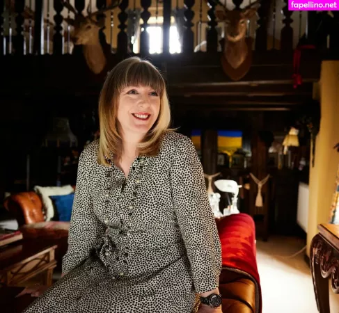 Yvette Fielding OnlyFans Thumbnail #mBIxTs9Br2