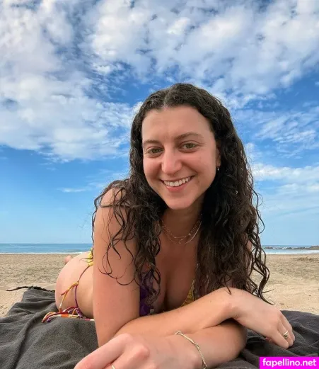 Yvette Segan OnlyFans Thumbnail #zeirCzUA6k