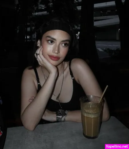 Yvonnearesu OnlyFans Thumbnail #f70rSUa7EC
